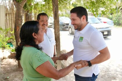 Renán Sánchez Tajonar se reúne con la familia Verde en Bacalar para escuchar y atender a las y los vecinos