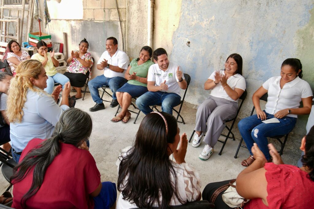Renán Sánchez Tajonar se reúne con la familia Verde en Bacalar para escuchar y atender a las y los vecinos