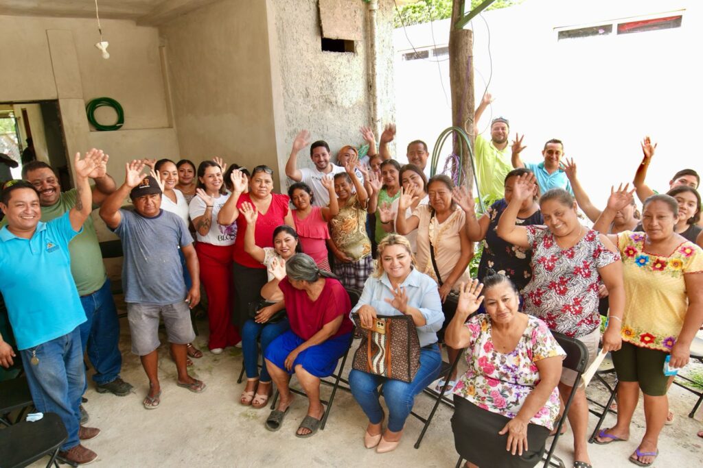 Renán Sánchez Tajonar se reúne con la familia Verde en Bacalar para escuchar y atender a las y los vecinos