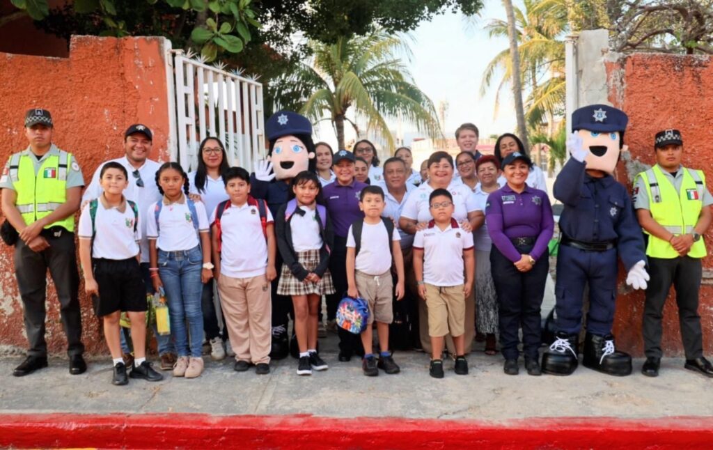 Gobierno de Isla Mujeres brinda seguridad a estudiantes en este regreso a clases con “Escuadrón Vial Escolar”
