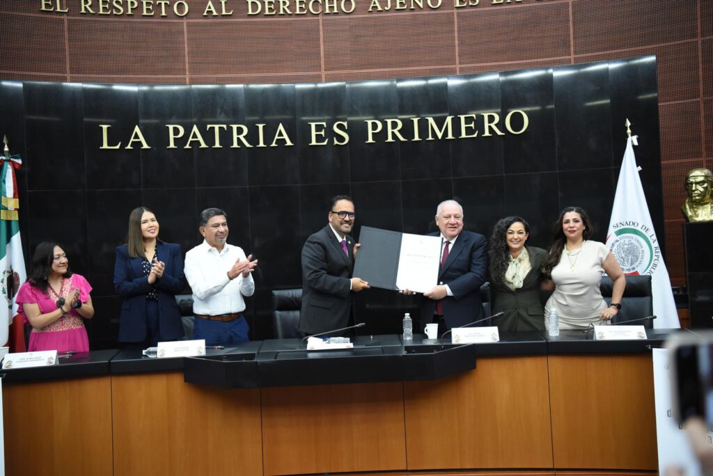 En el Senado reconocemos el liderazgo de Rafael Marín por la transformación del país