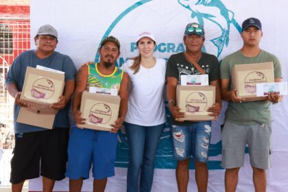 Atenea Gómez Ricalde respalda al sector pesquero con la entrega de apoyos del programa ‘Familia Pescadora’