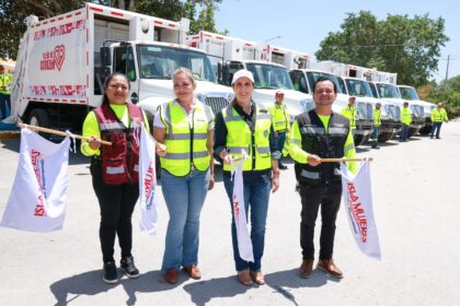 Atenea Gómez Ricalde entrega seis nuevos camiones recolectores de basura en Ciudad Mujeres