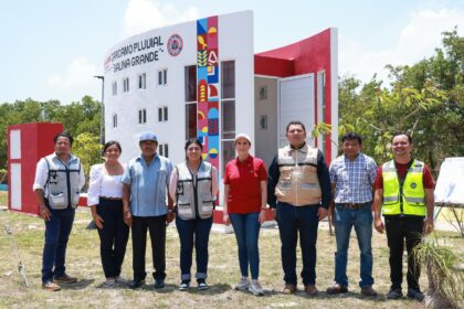 Atenea Gómez Ricalde entrega dos nuevos generadores de energía para fortalecer los cárcamos pluviales de las Salinas