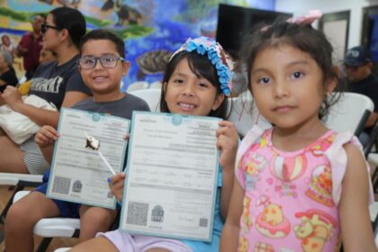 Gobierno de Isla Mujeres brinda identidad jurídica a la niñez isleña con entrega gratuita de actas de nacimiento