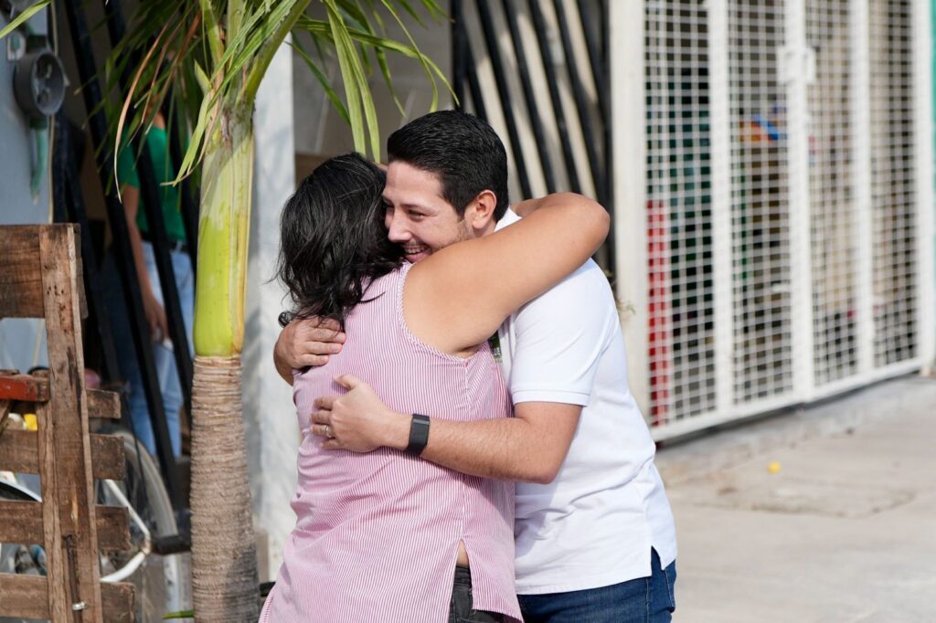 Renán Sánchez Tajonar promueve el empoderamiento de las mujeres en el Fraccionamiento Villas del Sol en Playa del Carmen