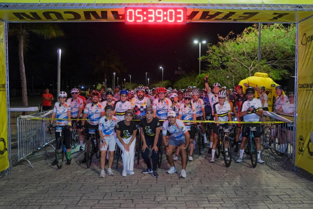 Mil 035 ciclistas participan en L’etape Cancún By Tour de France, cuyo banderazo de salida dio Mara Lezama