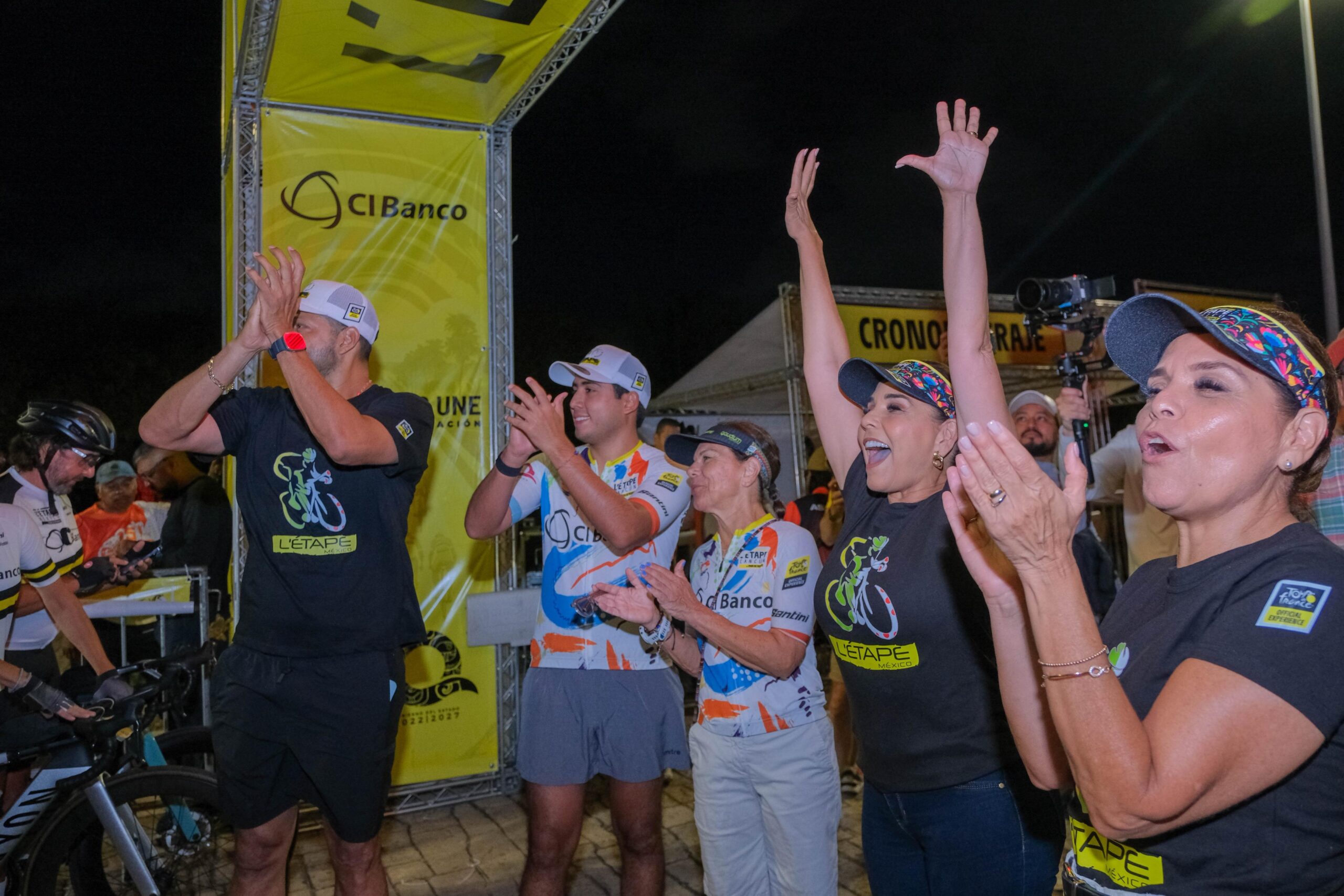 Mil 035 ciclistas participan en L’etape Cancún By Tour de France, cuyo banderazo de salida dio Mara Lezama