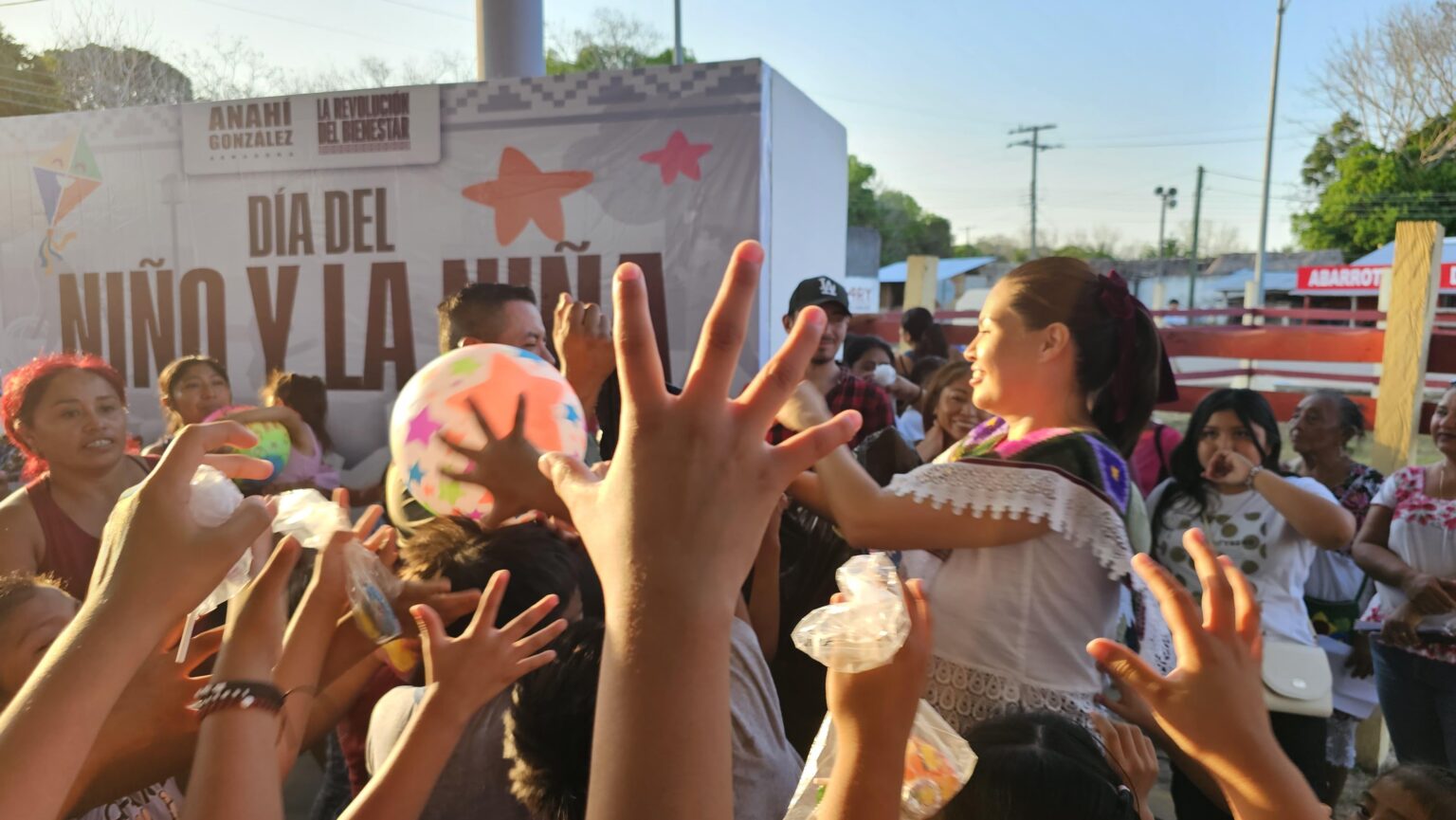 Niñas y niños es lo más esperanzador e importante que tiene México: Anahí González