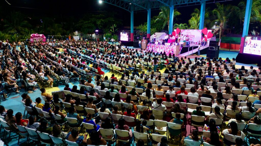 Atenea Gómez celebra con cariño y gratitud a las mamás de Isla Mujeres