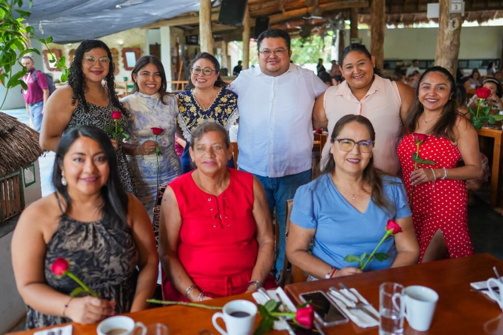 Chacón Méndez, celebra el “Día de las madres” a las servidoras públicas
