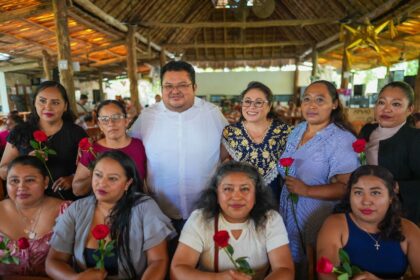 Chacón Méndez, celebra el “Día de las madres” a las servidoras públicas