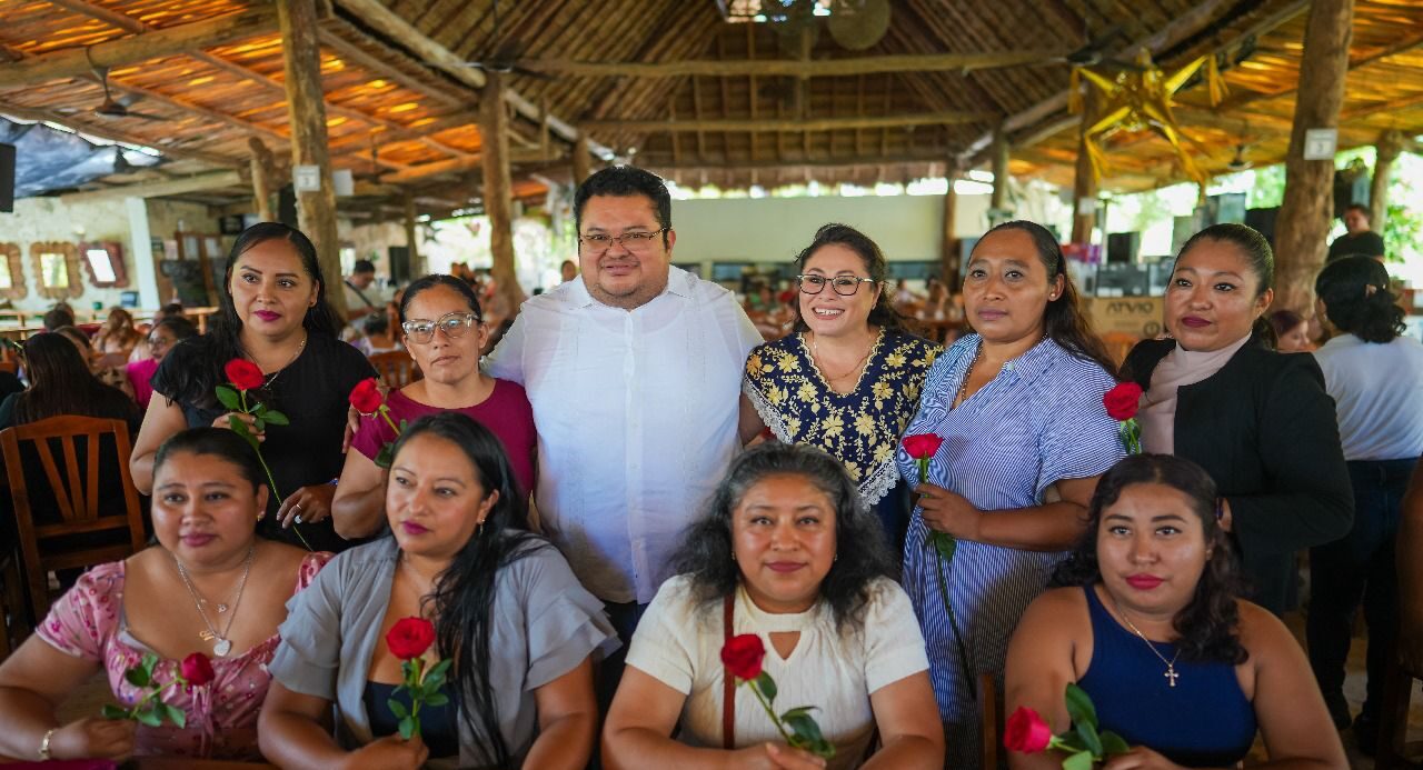 Chacón Méndez, celebra el “Día de las madres” a las servidoras públicas