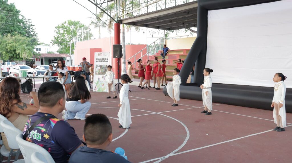 Gran afluencia en el cine ambiental en tu colonia de Felipe Carrillo Puerto