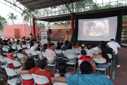 Gran afluencia en el cine ambiental en tu colonia de Felipe Carrillo Puerto