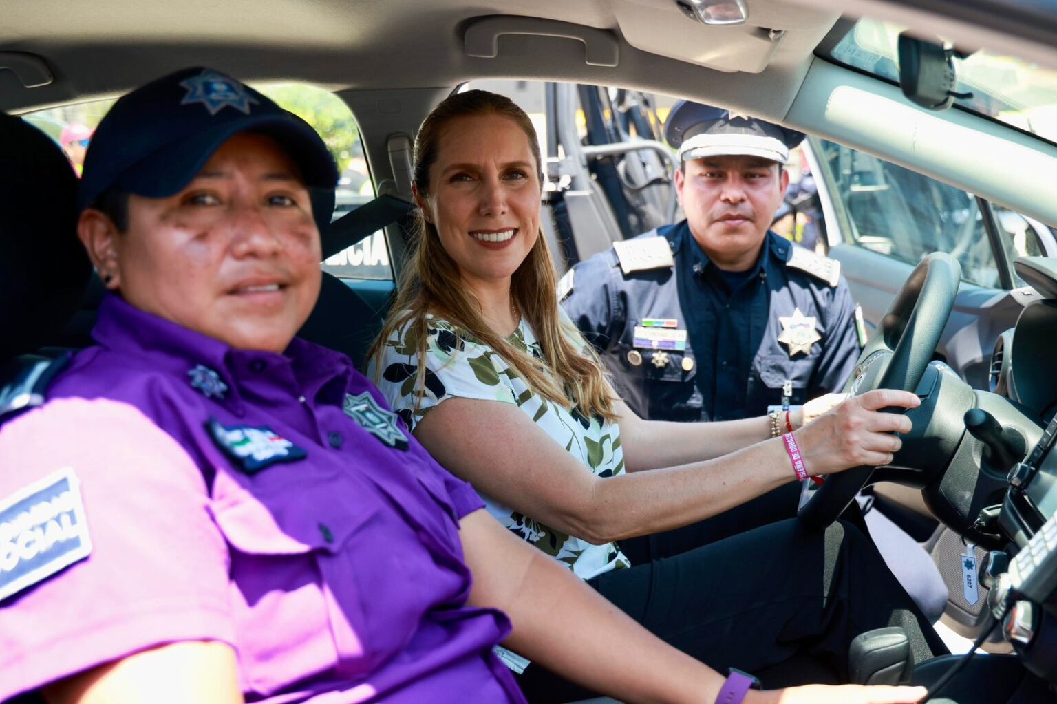 Atenea Gómez Ricalde entrega nuevas patrullas para reforzar la seguridad en Isla Mujeres