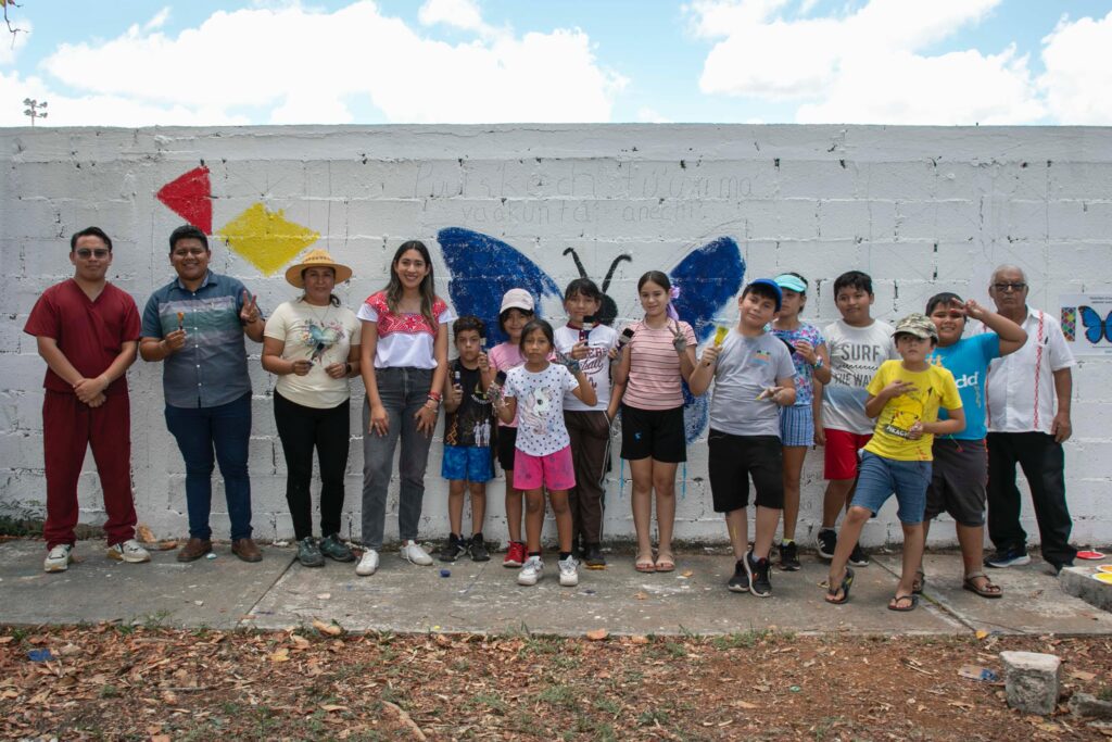 Destacada muralista recibe importante apoyo para promover su talento