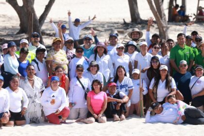 Gobierno de Isla Mujeres consolida acciones por el medio ambiente con jornada del limpieza en Isla Blanca