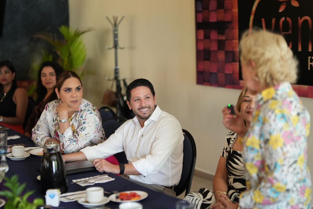 Renán Sánchez Tajonar se reúne con mujeres empresarias en Chetumal