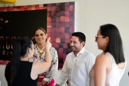 Renán Sánchez Tajonar se reúne con mujeres empresarias en Chetumal