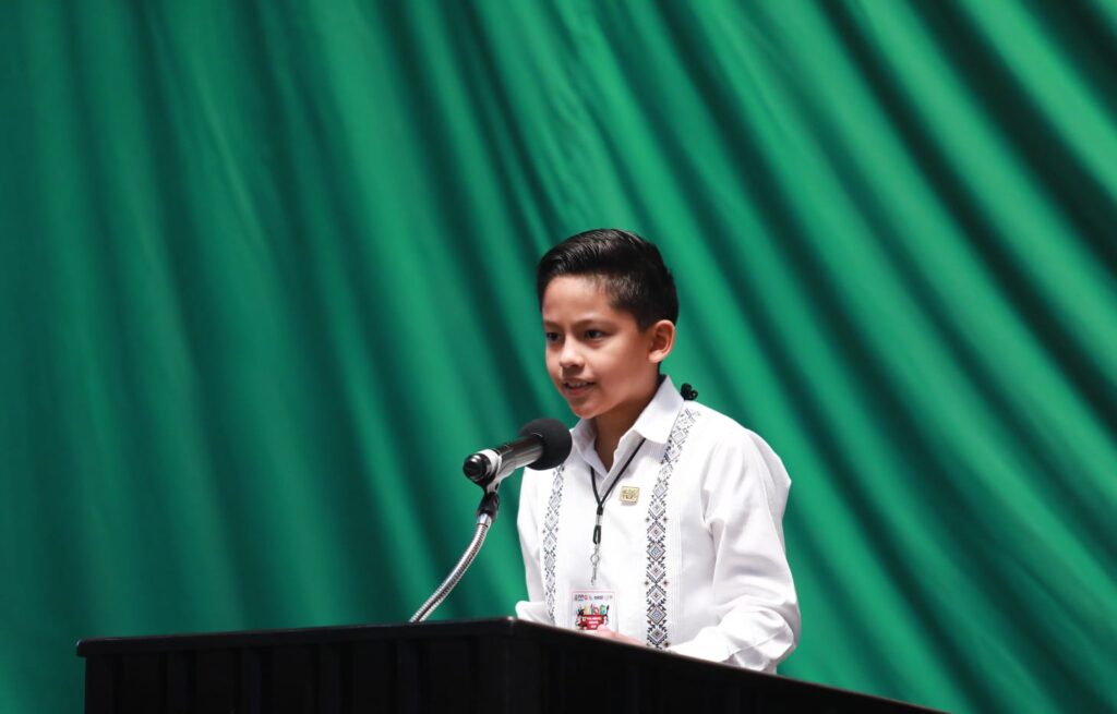 Alumno Edson Yuriel Herrera Peraza de Felipe Carrillo Puerto destaca en el XII Parlamento Infantil 2025