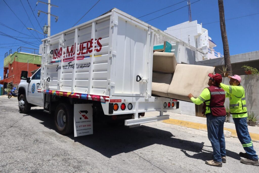 Recolectan 6.5 toneladas de cacharros en jornada del Programa Permanente de Descacharrización en Isla Mujeres