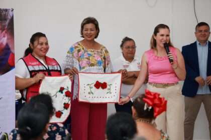 Atenea Gómez Ricalde inauguró el Taller de Costura “Lines for Life” en la Casa del Adulto Mayor de Zona Continental