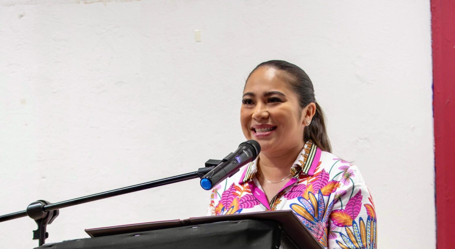Mary Hernández participa en la inauguración del tercer seminario de divulgación científica