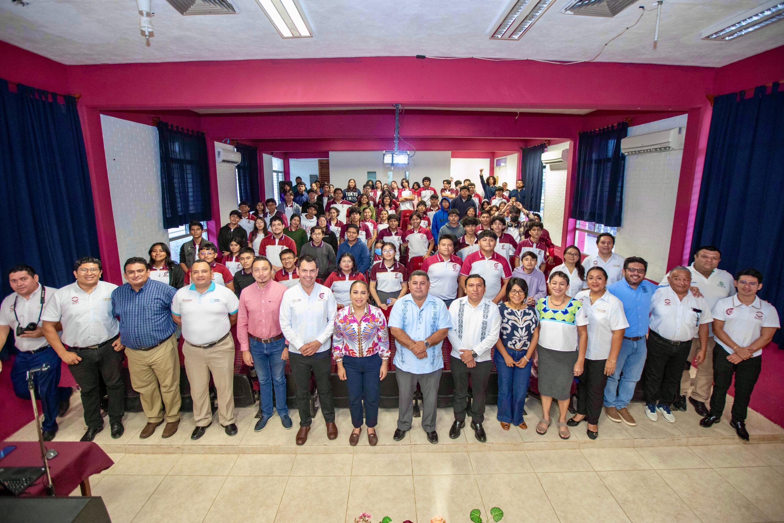 Mary Hernández participa en la inauguración del tercer seminario de divulgación científica