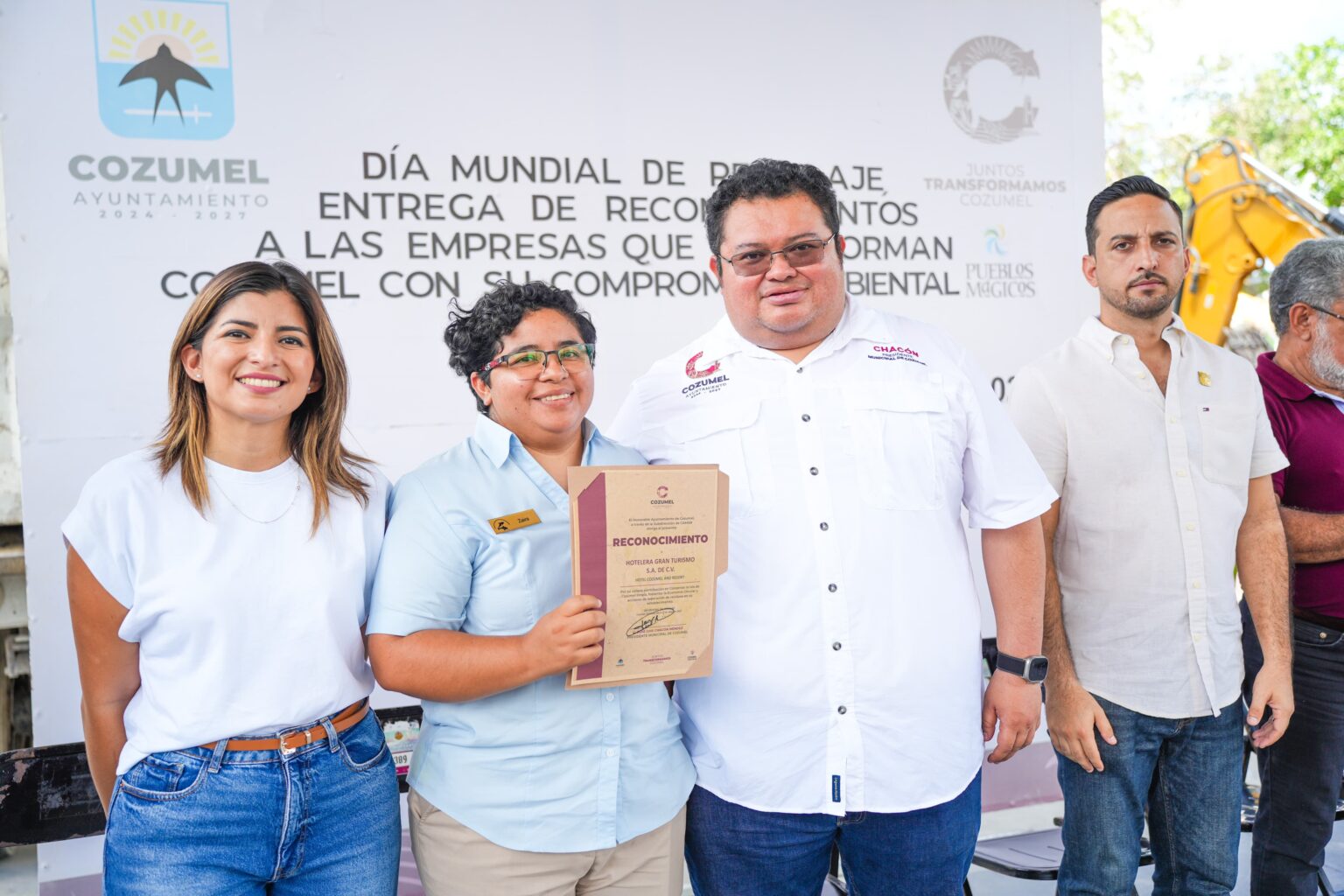 Chacón reconoce a las empresas que transforman Cozumel con su compromiso ambiental en el Día Mundial de Reciclaje