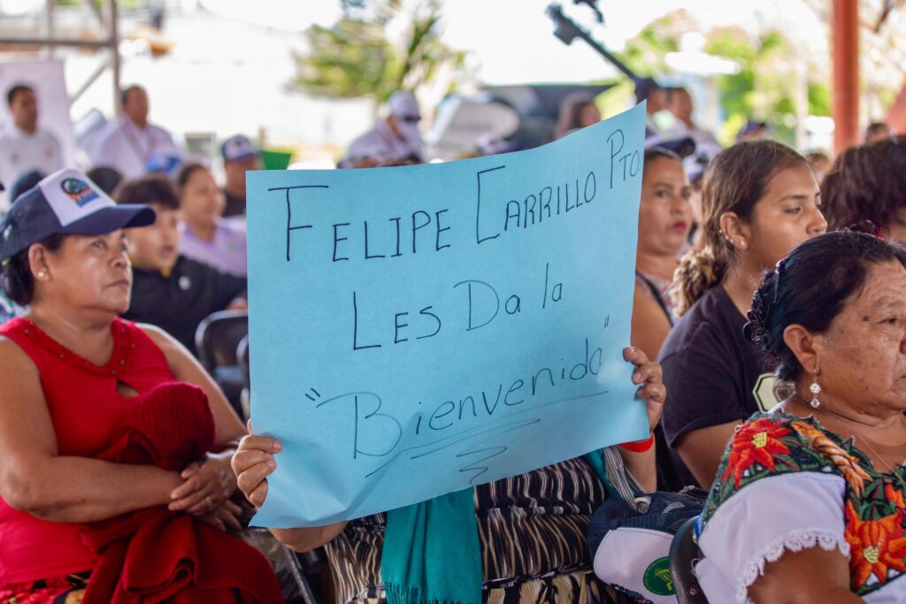 Mara Lezama y Mary Hernández entregan equipos agrícolas a mujeres y hombres de Quintana Roo