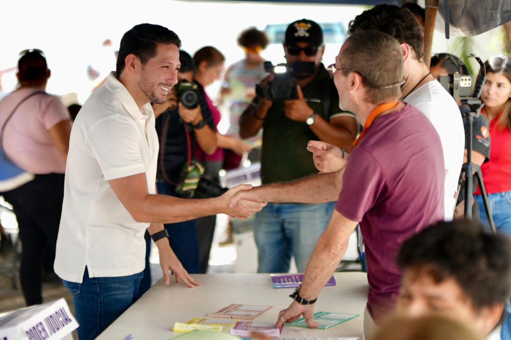 Renán Sánchez Tajonar participa en la histórica votación para elegir jueces y magistrados