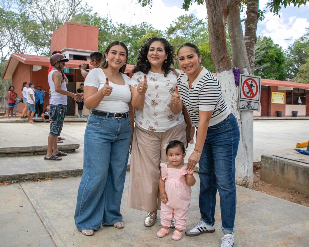 Mary Hernández cumple su deber ciudadano en la elección del nuevo Poder Judicial