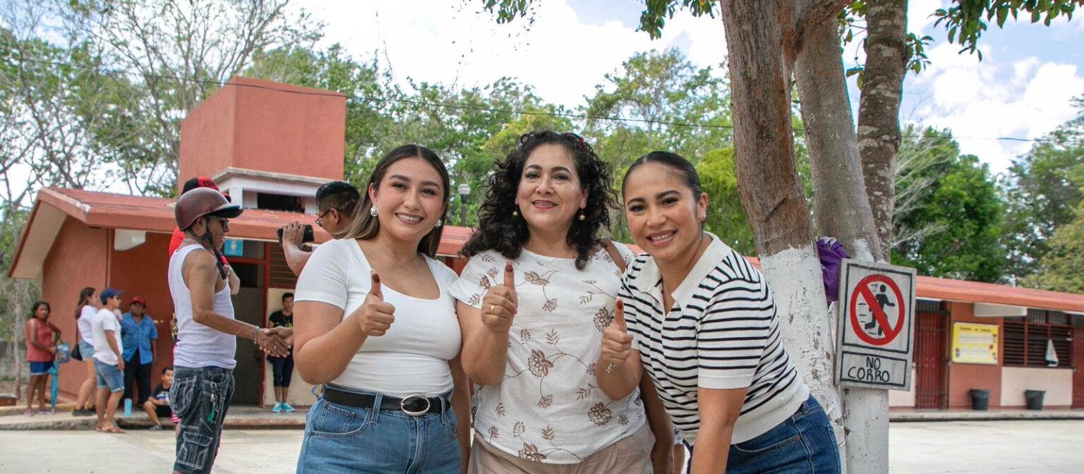 Mary Hernández cumple su deber ciudadano en la elección del nuevo Poder Judicial