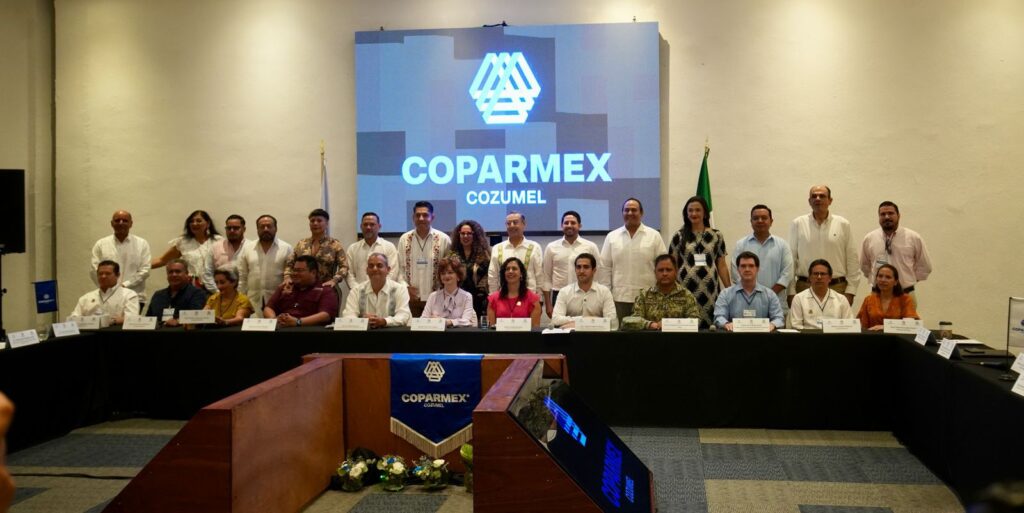 Renán Sánchez Tajonar participa en el Foro de Desarrollo Económico y Social para el Bienestar de la Isla de Cozumel