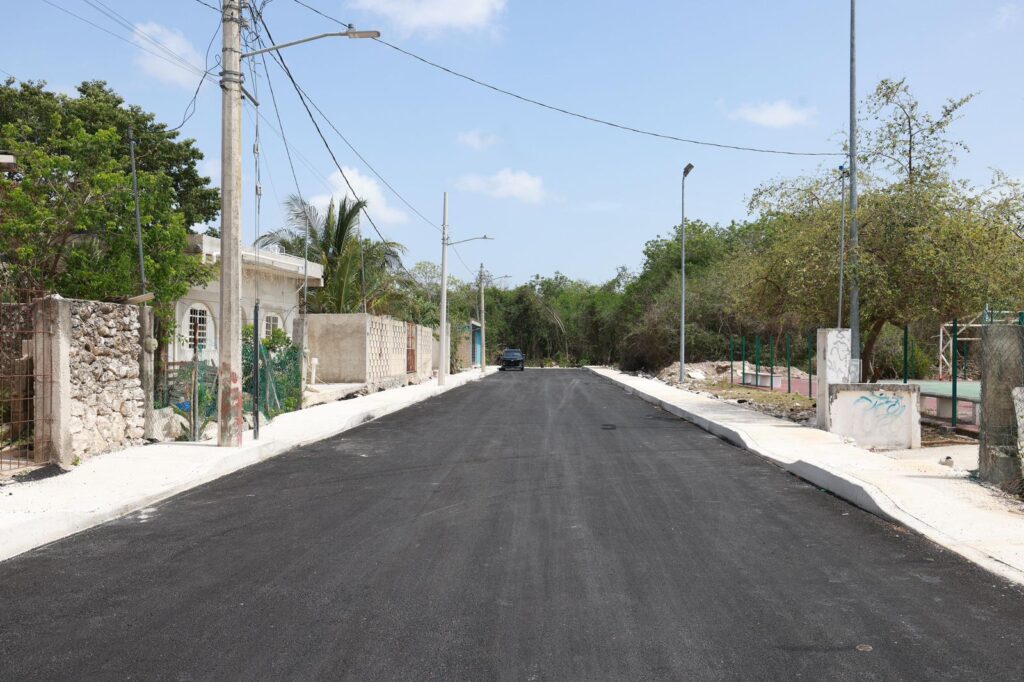 Atenea Gómez Ricalde constata avances en obras en la colonia La Loma de Ciudad Mujeres