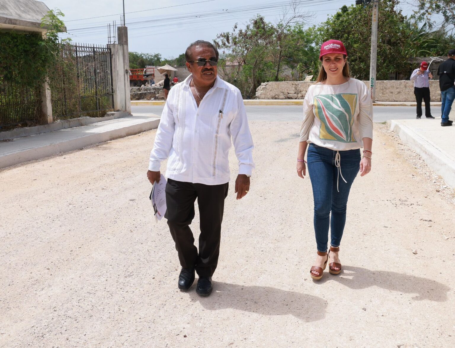 Atenea Gómez Ricalde constata avances en obras en la colonia La Loma de Ciudad Mujeres