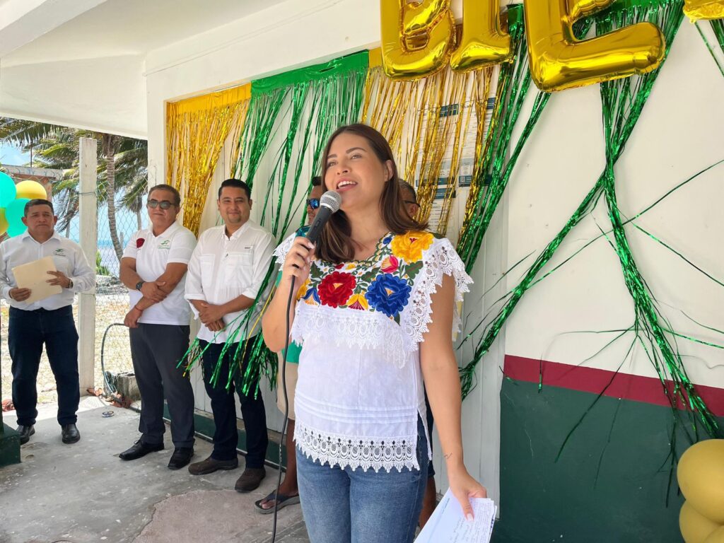 El pueblo de Xcalak agradece a Anahí González reapertura de FINABIEN