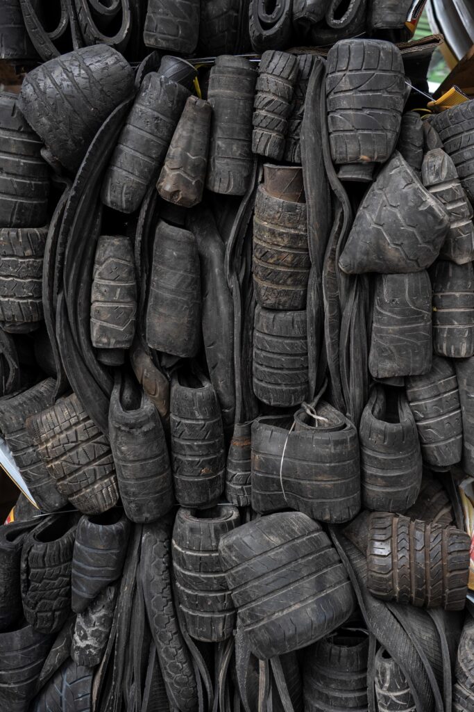 Para reducir la contaminación Gobierno de Cozumel saca de la isla más de 70 toneladas de llantas usadas