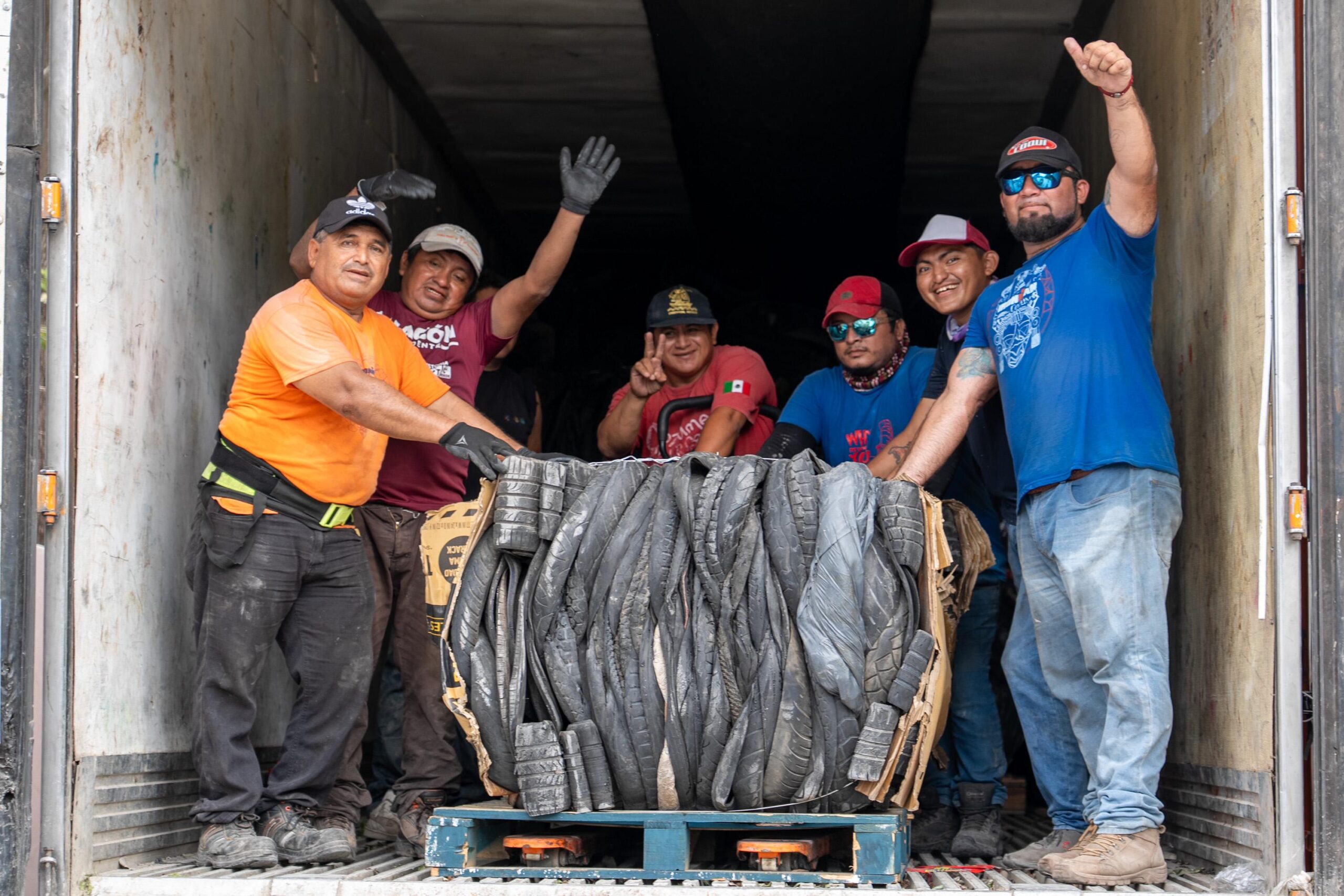 Para reducir la contaminación Gobierno de Cozumel saca de la isla más de 70 toneladas de llantas usadas