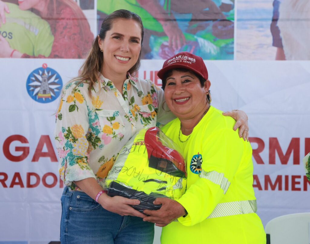 Gobierno de Isla Mujeres reconoce a su personal con entrega de uniformes y mejores condiciones laborales