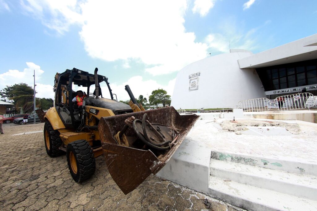 Inician trabajos para reinstalar símbolos históricos en el Congreso del Pueblo