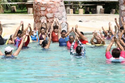 DIF Felipe Carrillo Puerto promueve el bienestar integral de los adultos mayores con actividades recreativas y de hidroterapia