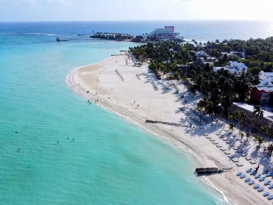 Playas de Isla Mujeres lucen limpias, ordenadas y libres de sargazo