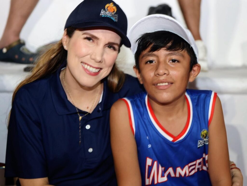 Atenea Gómez Ricalde inaugura la Liga Maya de Básquetbol en Isla Mujeres