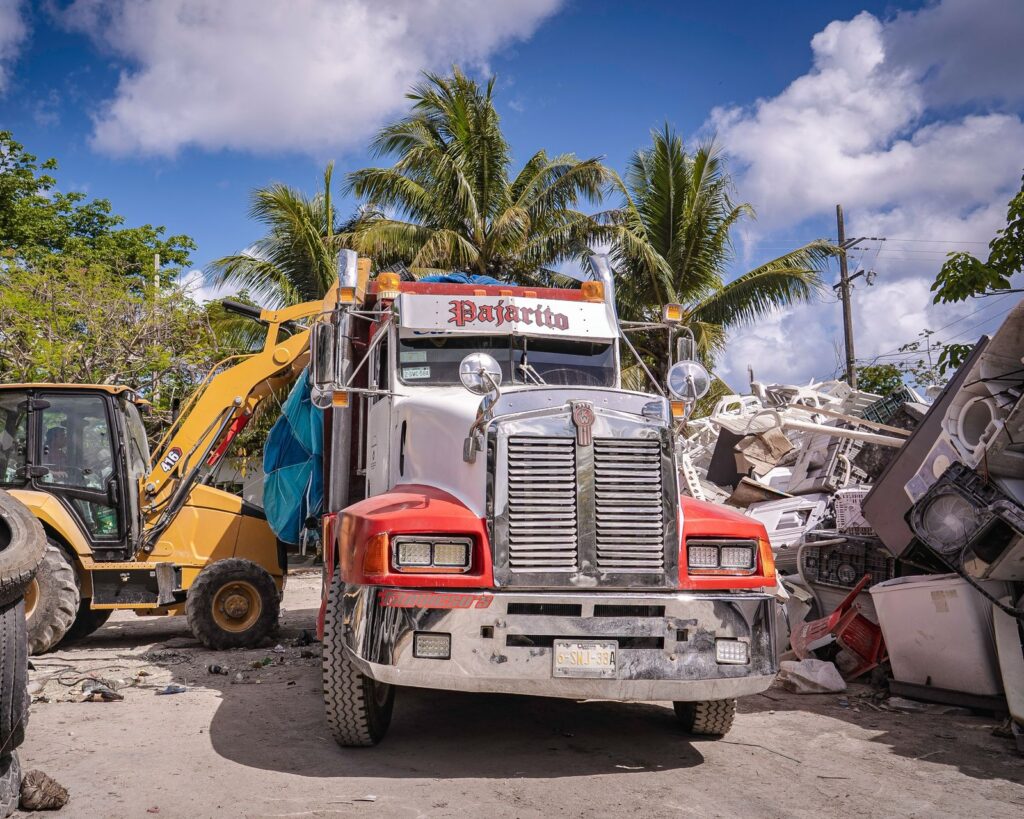 Gobierno de Cozumel refuerza acciones para mantener una isla limpia a través del traslado de desechos no reciclables al relleno sanitario