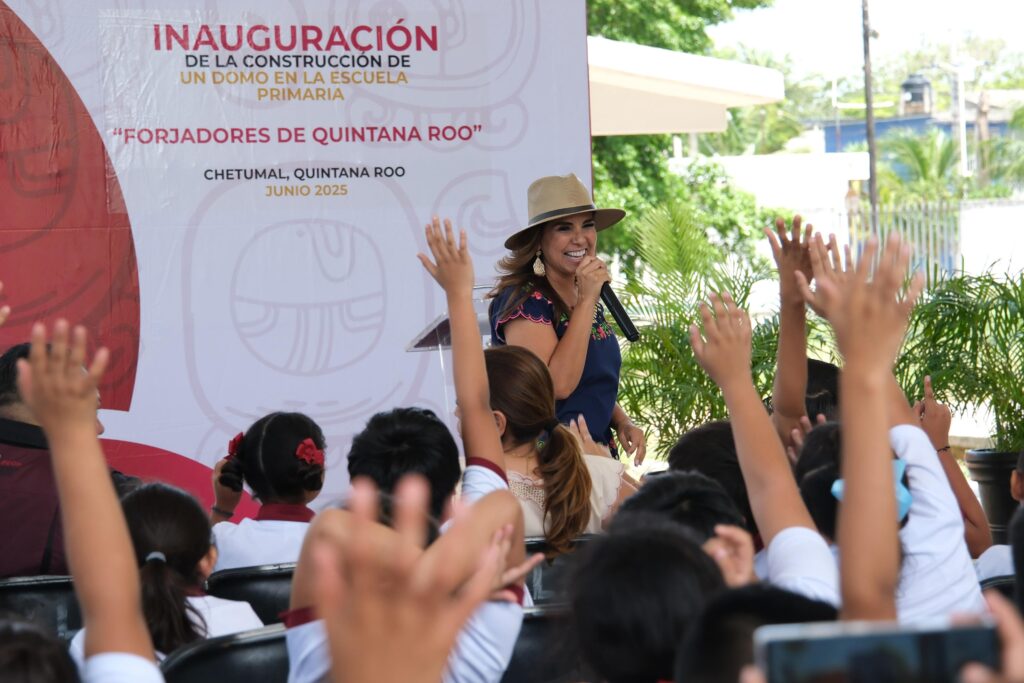 Después de casi 40 años sin protección, la escuela primaria “Forjadores de Quintana Roo” recibió de Mara Lezama domo nuevo