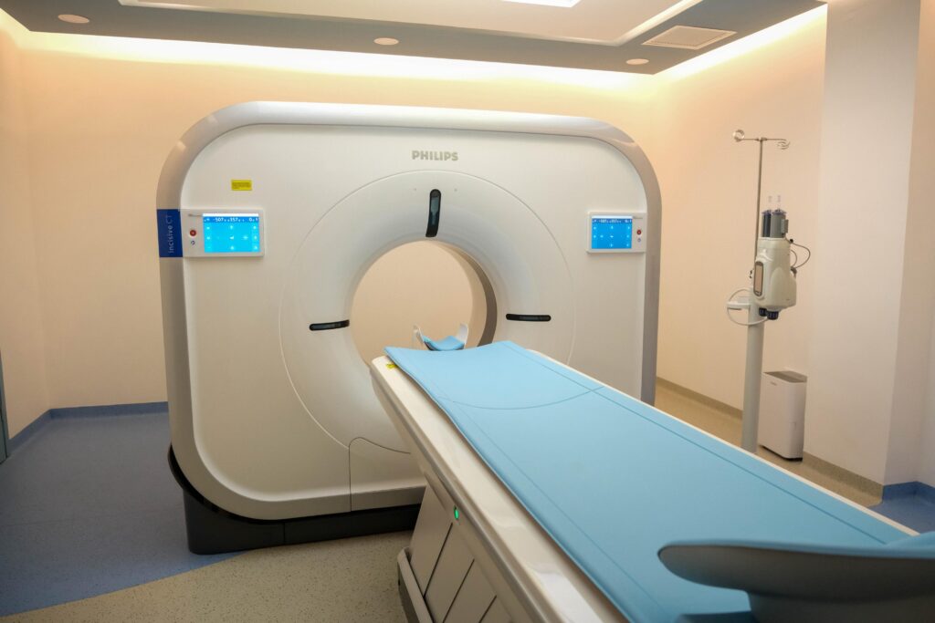 Supervisa Mara Lezama funcionamiento de nuevo mastógrafo digital y el tomógrafo de última generación en Hospital General de Playa del Carmen