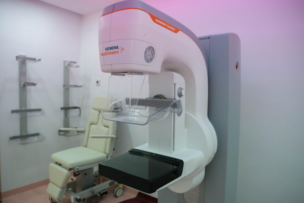 Supervisa Mara Lezama funcionamiento de nuevo mastógrafo digital y el tomógrafo de última generación en Hospital General de Playa del Carmen