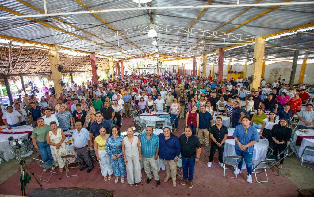 Mary Hernández celebra en grande a los burócratas de Felipe Carrillo Puerto